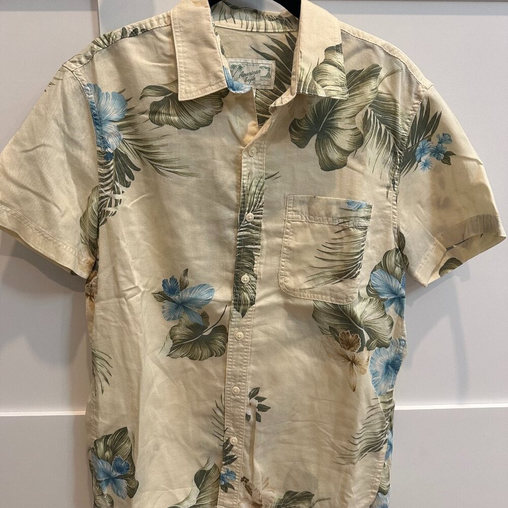 American Eagle Floral Button-Down Shirt – Cream with Blue & Green Print, Small